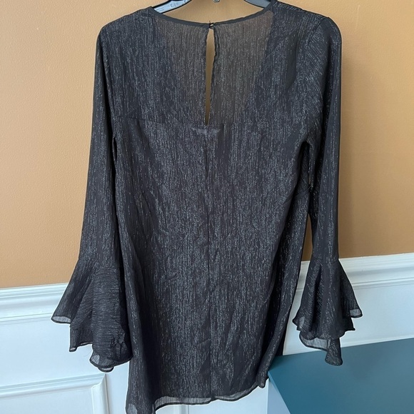 BCBGeneration Metallic Shift Dress with Long Bell Sleeves & Keyhole Back Size XS - Picture 8 of 10
